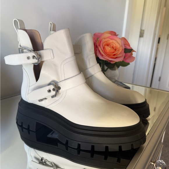 Stuart Weitzman White Leather Lug-Sole Ankle Boots - Picture 4 of 4
